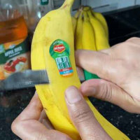 깔끔하고 시원하게 바나나 잘라먹기.gif