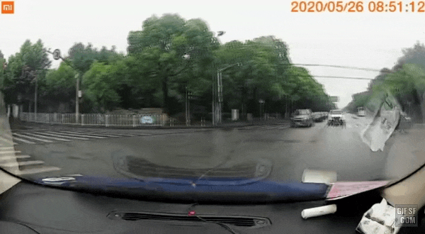 45DF3FB0-D8C7-4B65-A746-A8538CCBE9BE.gif