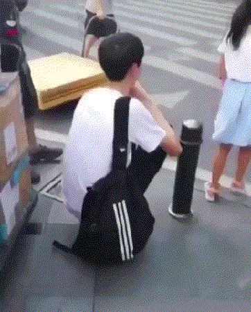 1594715944672.gif