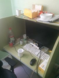 몇달전 공부 한다고 칸막이 책상 산 동생놈 방드갔더만