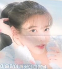 누나가 거울 볼때