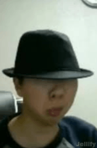 엄