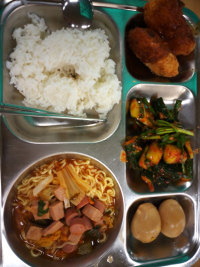 급식으로 또 라면나옴