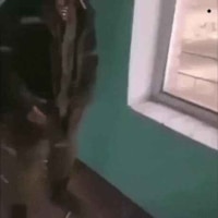 러시아 소방관이 담뱃불 붙여주는 법