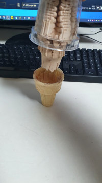 아이스크림이 날 억까하잖아요!
