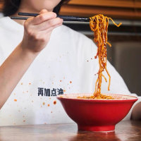 국물이 튀어도 감쪽같은 티셔츠