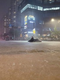 새벽 폭우 강남역 낭만