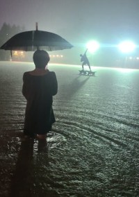 폭우에 기념사진 찍으러간 디시인