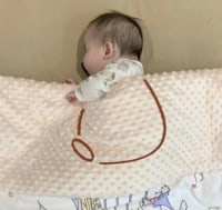 아기들은 잘 때 다리가 어떻게 되어 있을까???