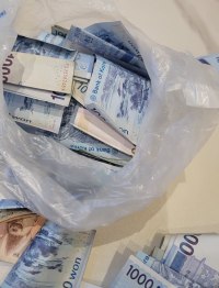 흙수저 갤러리... 면접 양복이 없었던 사내