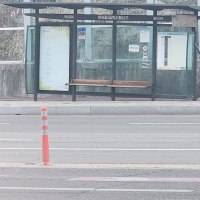 기울어진 정류장