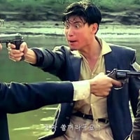 "멈춰! 그놈을 죽이면 너도 똑같은 놈이 되는거야!"