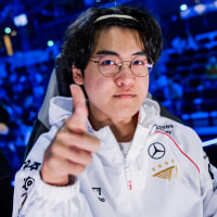 ???:....전어는 추울때가 제철이야.