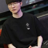 디즈니 콜라보 티셔츠 입은 T1 선수들