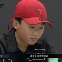 누워있는데