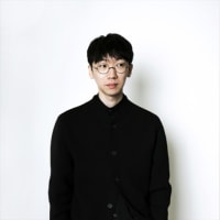 야심한 새벽. 밀어내는 선풍기. 부스러지는 침대.