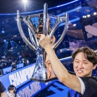 ??? : 상대 미드가 T1 출신... 원딜은 진을 쓴다?