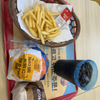 우울하니까 맛있는거 사먹으러 옴