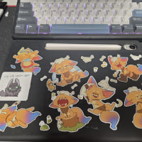 스티커 망가진거 떼고 다시넣어둠