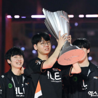 돌아오십시오.....