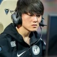 ???:어휴 제키러브 또 던짐? 어캐 8뎃을 박냐