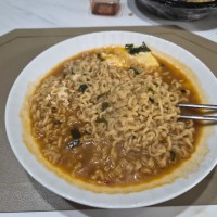 먹고남은 치킨뼈로 라면 끓여봄