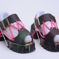 사람 없는 틈을 타 내가 만든거 보여줄게