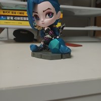 라이엇한테 피규어 받음