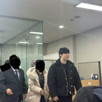 시청에 난입한 덩치 큰 남자