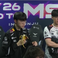 BananaHyuk's arrival lol