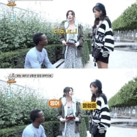길거리 판매원은 상품을 잡으러다닌다.